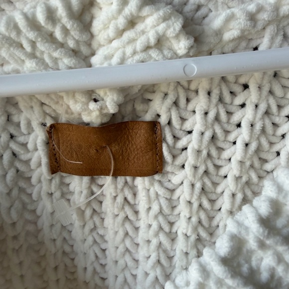 POL White V-Neck Sweater with Pink Accents - Picture 2 of 2